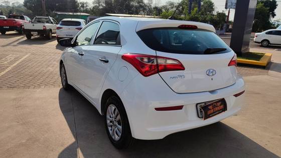 HYUNDAI HB20 1.0 COMFORT PLUS 12V FLEX 4P MANUAL HYUNDAI HB20 1.0 COMFORT PLUS 12V FLEX 4P MANUAL
